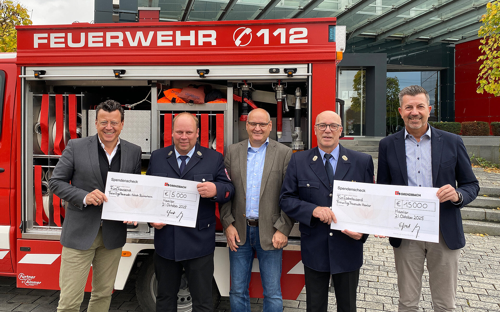 Grenzebach übergibt Spendenschecks an Feuerwehren