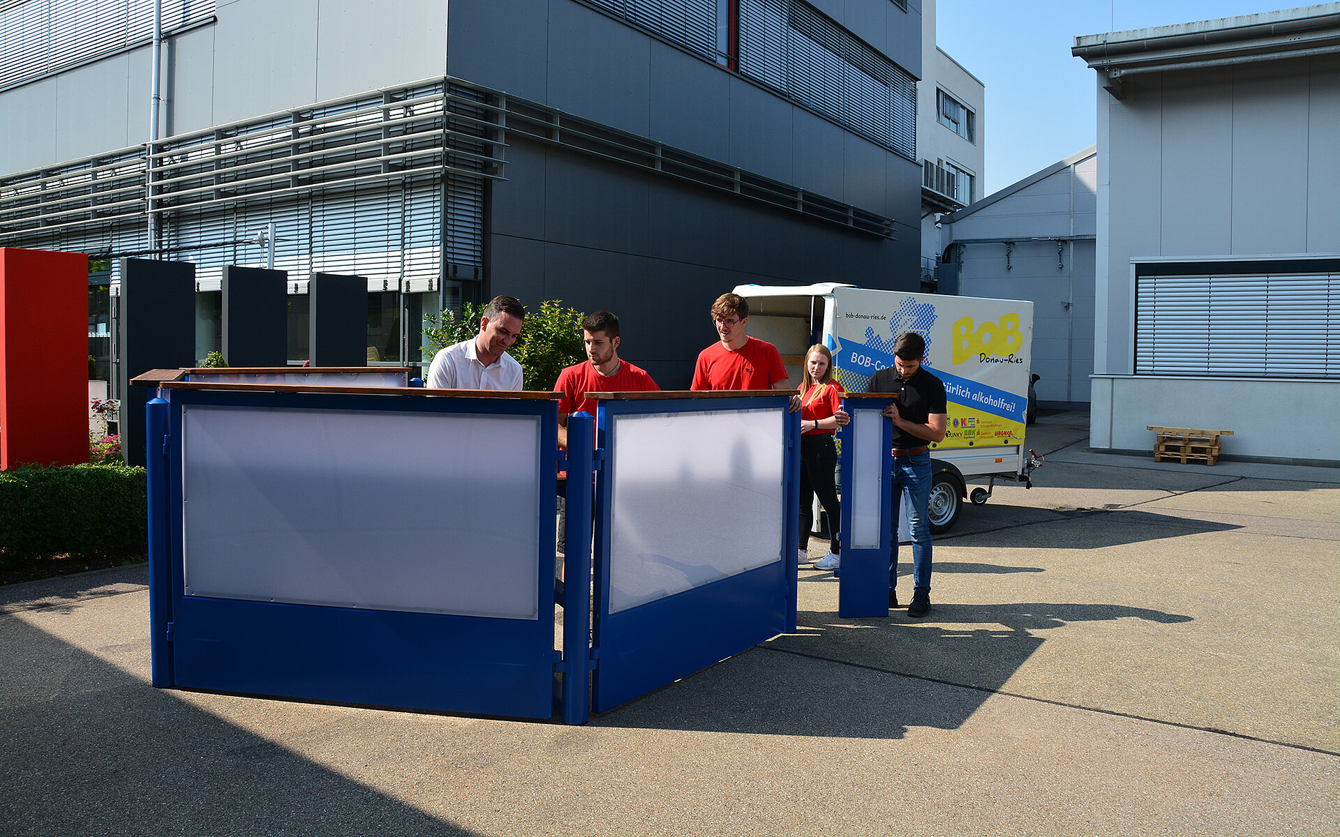 Due to a simple plug-in system, the bar can be quickly and easily assembled and disassembled.