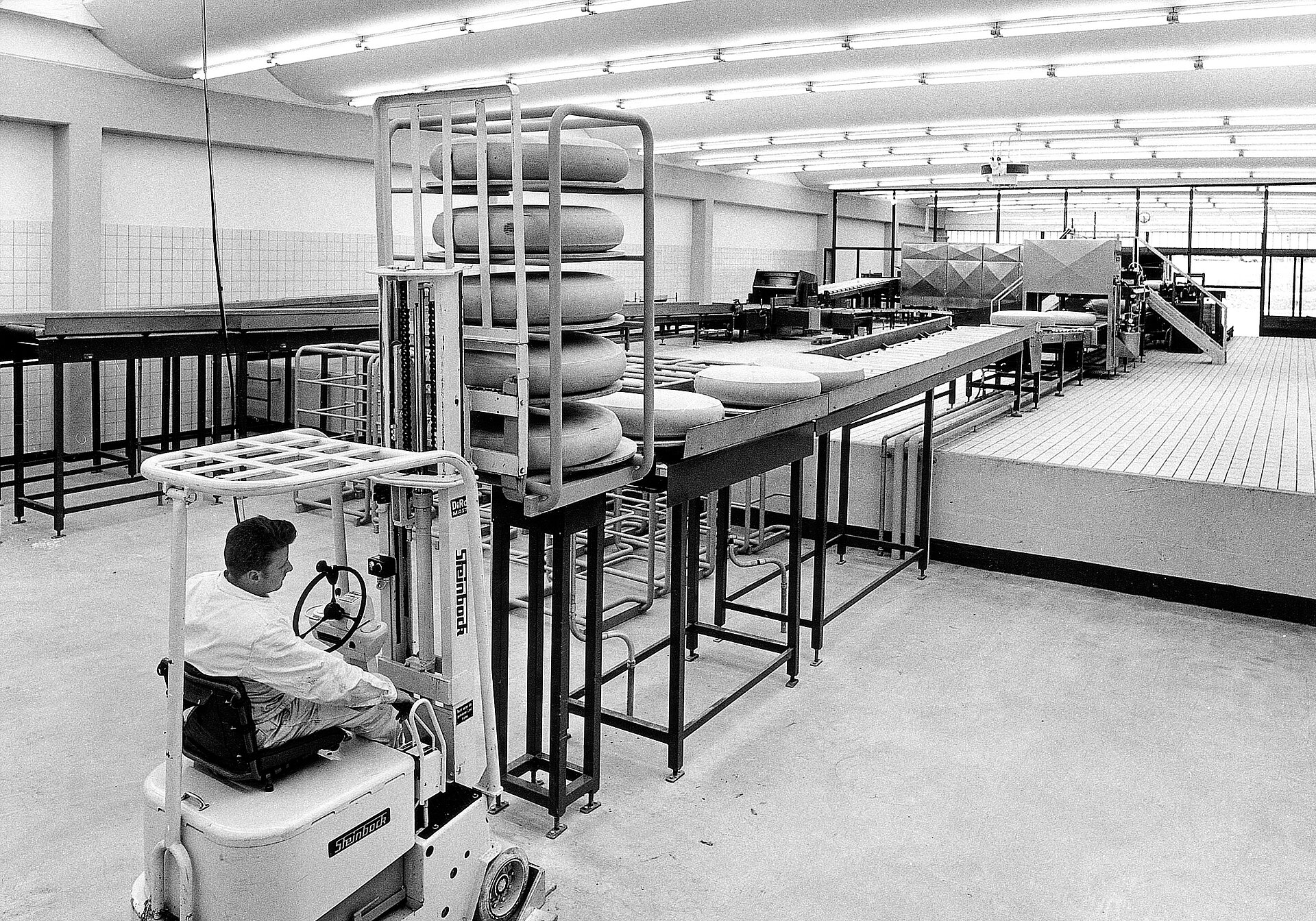 1960 Rudolf Grenzebach founds the company